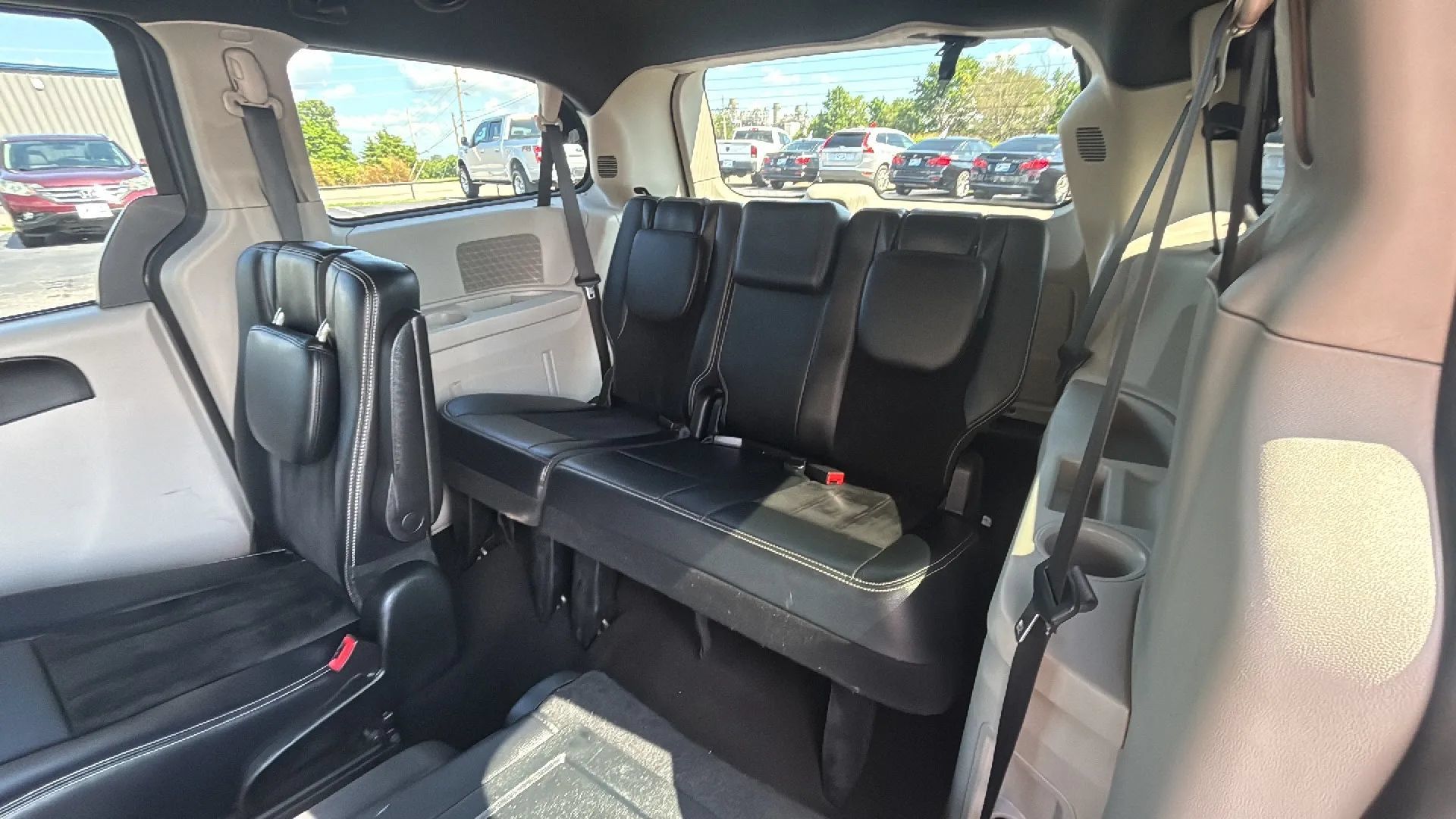 Used 2017 Dodge Grand Caravan SXT FWD image 11