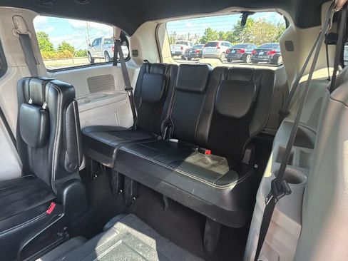 Used 2017 Dodge Grand Caravan SXT FWD image 11