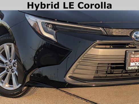 Used 2024 Toyota Corolla LE w/ LE Convenience Package image 3