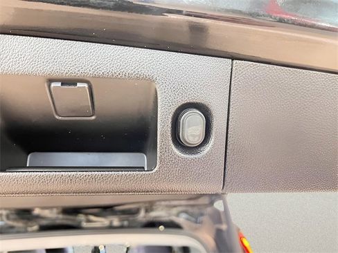 Used 2020 Cadillac Escalade Premium Luxury image 36