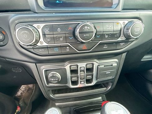 Used 2023 Jeep Wrangler Unlimited Sahara w/ Cold Weather Group image 15