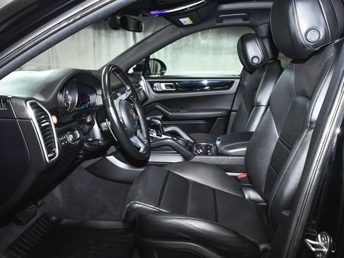 Used 2022 Porsche Cayenne Platinum Edition image 52