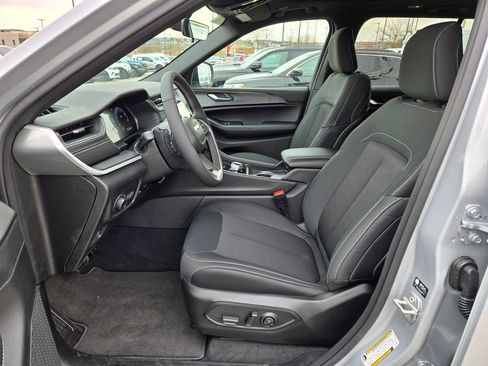 New 2025 Jeep Grand Cherokee Laredo X image 14