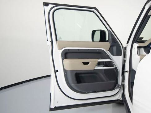 Used 2022 Land Rover Defender 110 X-Dynamic HSE image 10