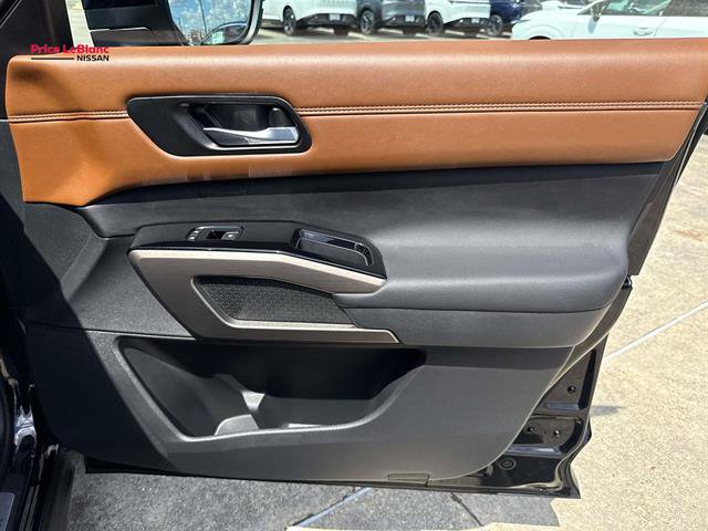 Certified 2025 Nissan Pathfinder Platinum w/ Cargo Package FWD image 15