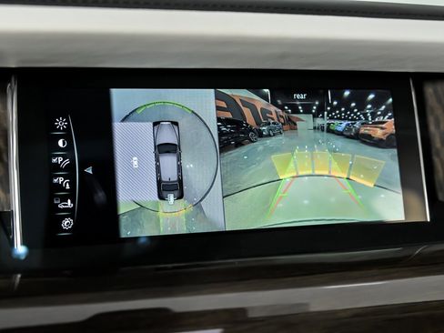 Used 2018 Rolls-Royce Phantom Sedan image 34