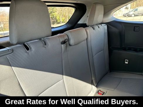 Used 2022 Toyota Highlander LE AWD/4WD image 17