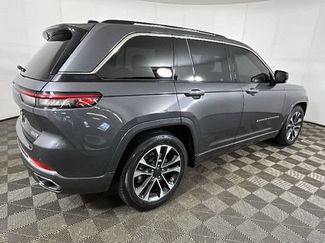 Used 2023 Jeep Grand Cherokee Overland AWD/4WD video 3