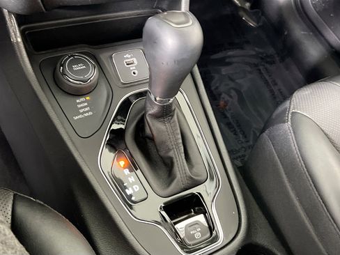 Used 2022 Jeep Cherokee Limited image 16