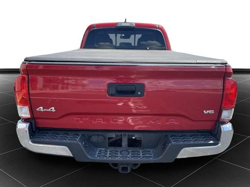 Used 2018 Toyota Tacoma SR5 AWD/4WD image 4