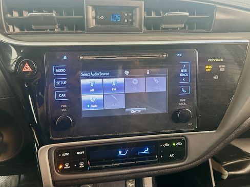 Used 2017 Toyota Corolla LE FWD image 19