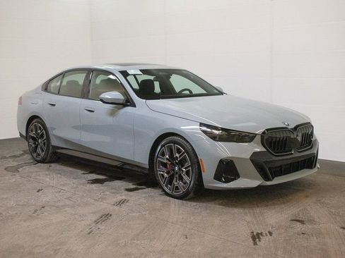 New 2026 BMW i5 eDrive40 w/ M Sport Package AWD/4WD image 1