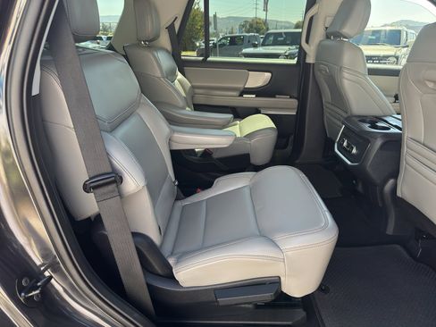 Used 2025 Ford Expedition Active AWD/4WD image 36