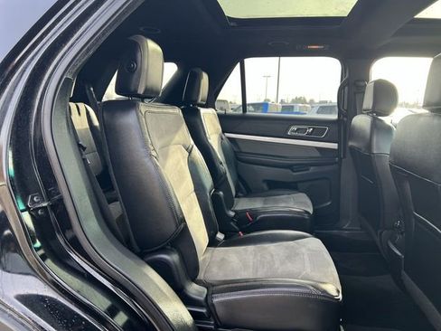 Used 2017 Ford Explorer XLT w/ Equipment Group 202A AWD/4WD image 19