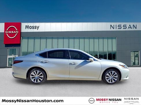 Used 2021 Lexus ES 350 w/ Premium Package image 8