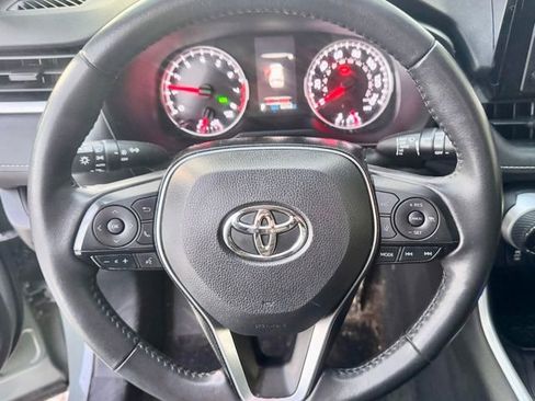 Used 2020 Toyota RAV4 XLE image 11
