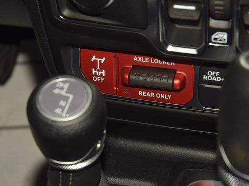 Used 2026 Jeep Gladiator Mojave w/ Safety Group AWD/4WD image 31