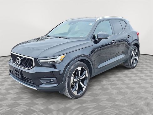 Used 2019 Volvo XC40 T5 Momentum image 1