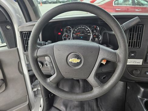 Used 2018 Chevrolet Express 4500 w/ Shuttle Bus Package RWD image 34