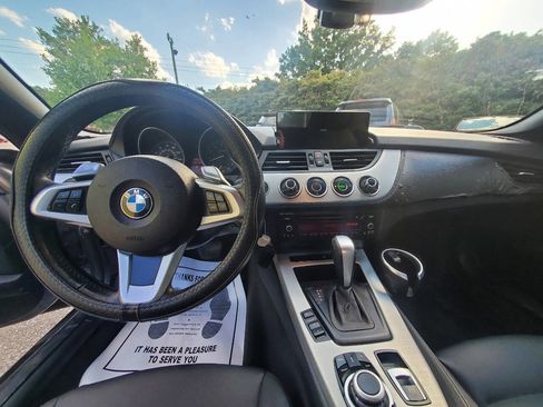 Used 2010 BMW Z4 sDrive30i RWD image 15