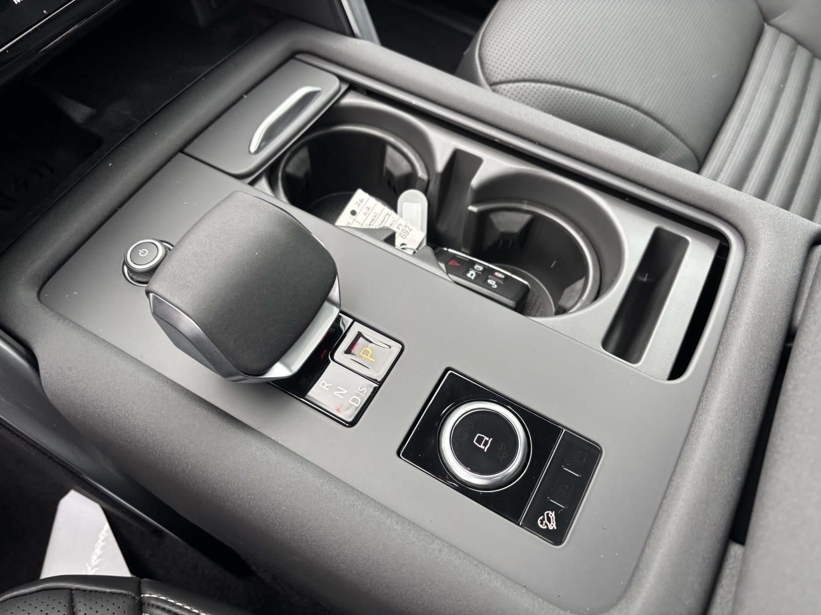 New 2026 Land Rover Discovery Limited Edition AWD/4WD image 19
