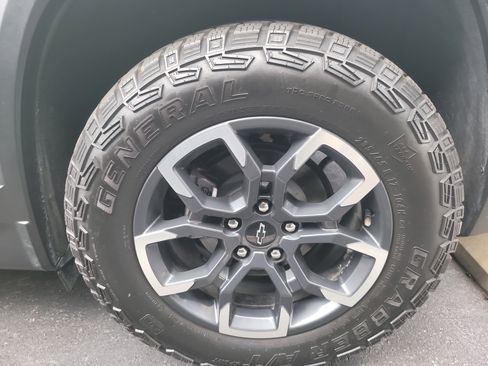 Used 2025 Chevrolet Equinox ACTIV w/ Safety and Technology Package AWD/4WD image 8