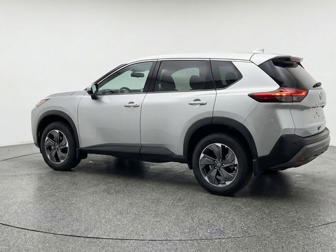 Used 2025 Nissan Rogue SV FWD image 6