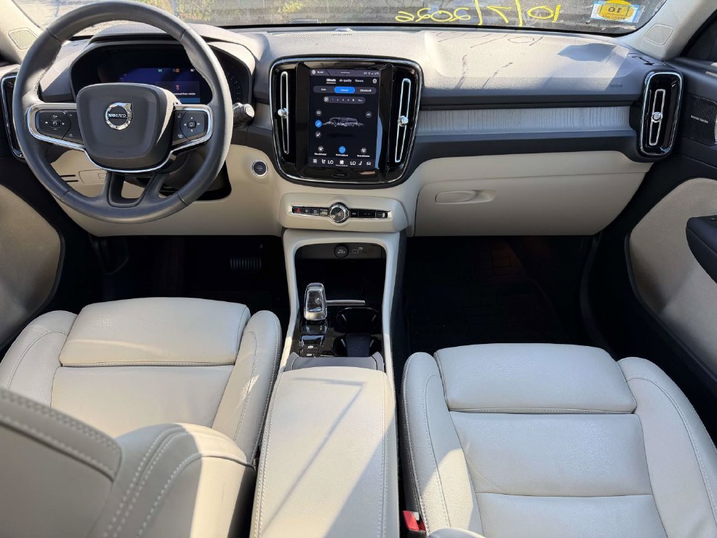 Used 2024 Volvo XC40 B5 Ultimate w/ Protection Package Premier AWD/4WD image 8