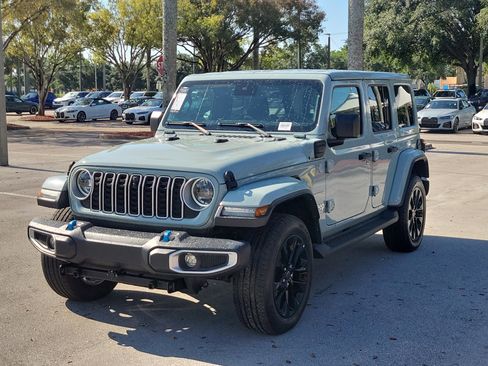 Used 2024 Jeep Wrangler Sahara w/ Technology Group AWD/4WD image 2