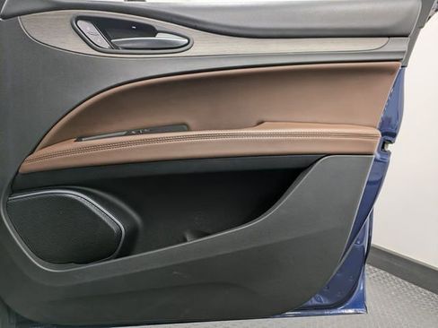 Used 2021 Alfa Romeo Stelvio Ti w/ Nero Edizione image 27