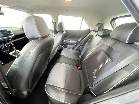 Used 2024 Hyundai Venue Limited FWD image 24