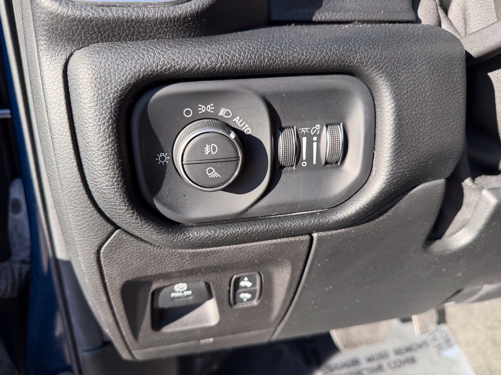 Used 2021 RAM 1500 Laramie w/ Laramie Southwest Edition RWD image 17