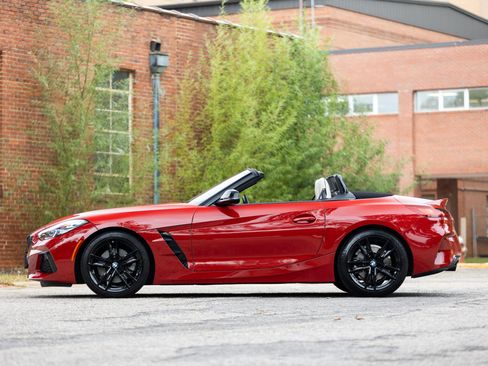 Used 2022 BMW Z4 sDrive30i w/ M Sport Package image 10