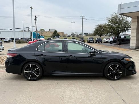 Used 2019 Toyota Camry XSE image 6