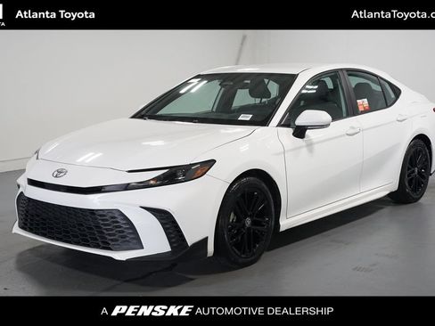 Used 2025 Toyota Camry SE FWD image 1
