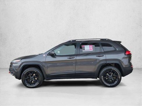 Used 2017 Jeep Cherokee Trailhawk AWD/4WD image 7
