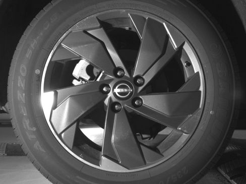 Used 2025 Nissan Rogue SV FWD image 18