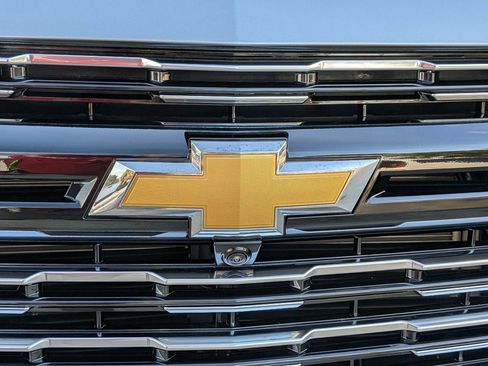 New 2026 Chevrolet Suburban High Country RWD image 5