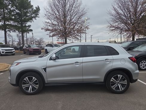 Used 2024 Mitsubishi Outlander Sport SE image 2