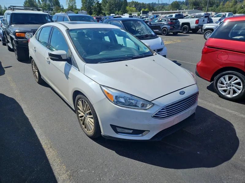 Used 2017 Ford Focus Titanium FWD image 3