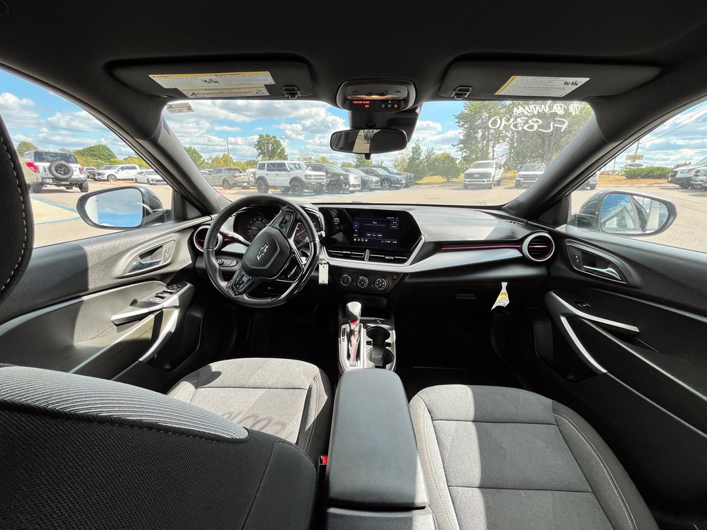 Used 2026 Chevrolet Trax RS FWD image 14