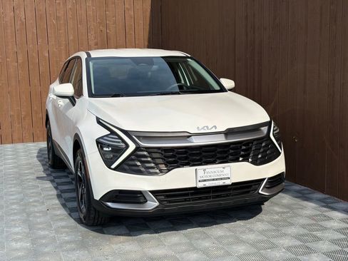 Used 2025 Kia Sportage LX FWD image 9