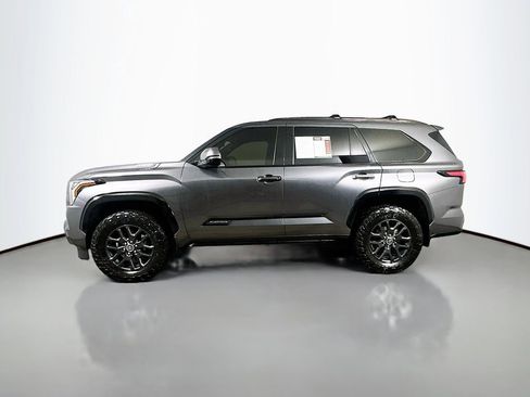 Used 2023 Toyota Sequoia Platinum AWD/4WD image 5