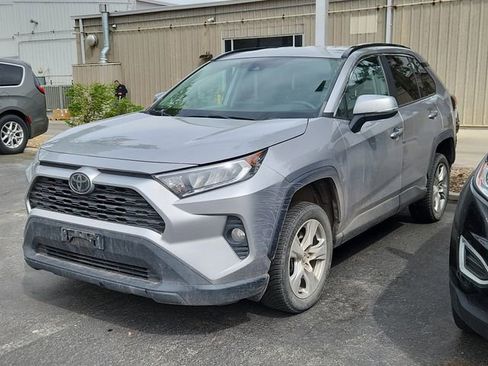 Used 2020 Toyota RAV4 XLE AWD/4WD image 3
