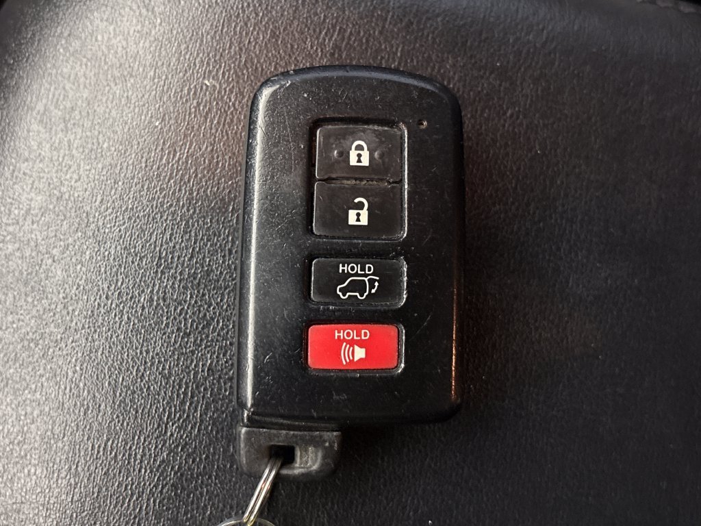 Used 2017 Toyota RAV4 Limited FWD image 32