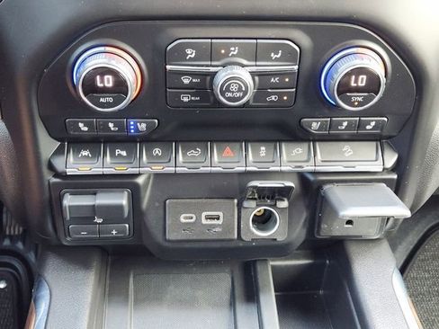 Used 2021 Chevrolet Silverado 1500 High Country w/ Technology Package AWD/4WD image 20