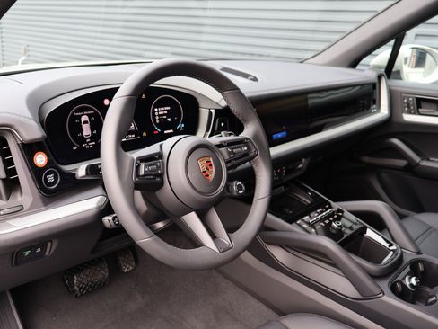New 2026 Porsche Cayenne image 4