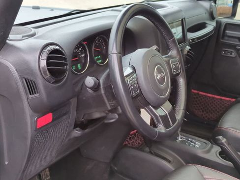 Used 2018 Jeep Wrangler Unlimited Rubicon w/ Connectivity Group image 10