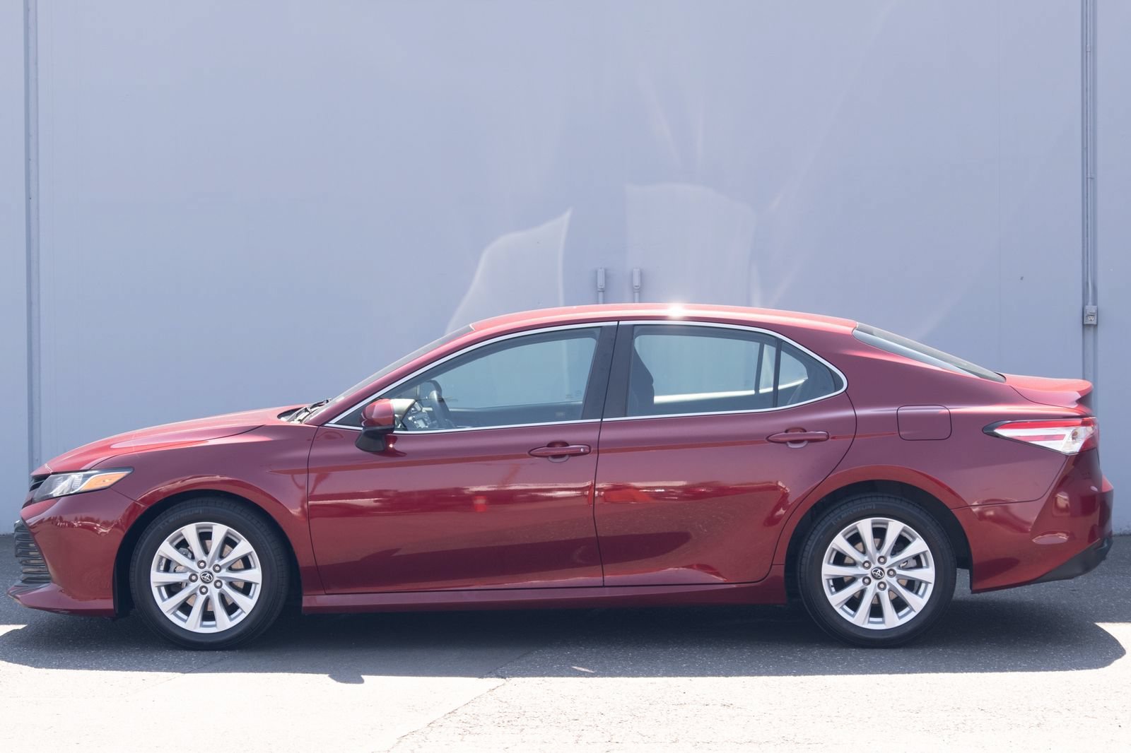 Used 2018 Toyota Camry LE FWD image 23