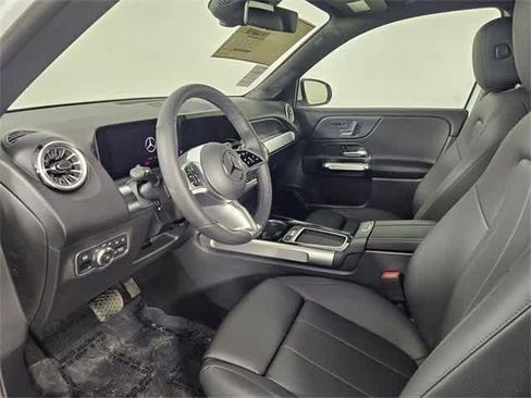Used 2025 Mercedes-Benz GLB 250 4MATIC image 35